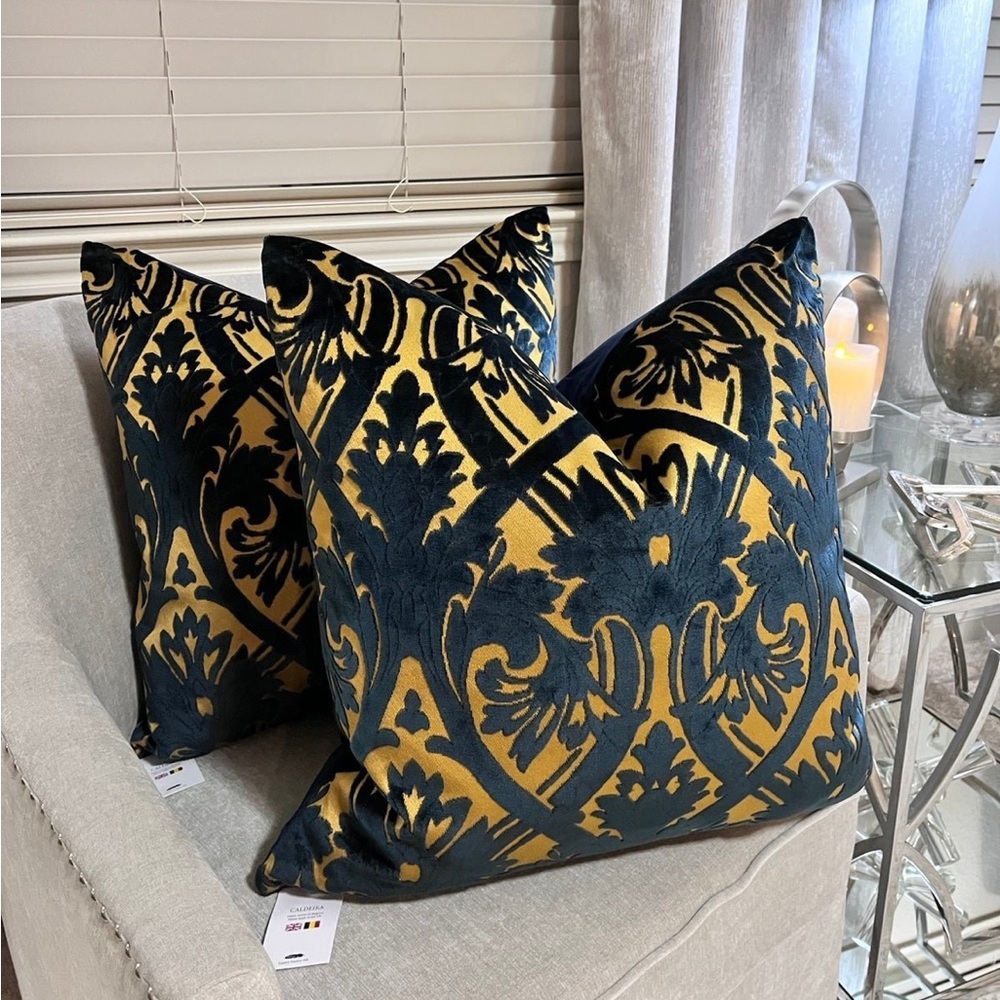 1-NWT CALDEIRA DAMASK DESIGN
DECORATIVE PILLOWS (Read description for details)